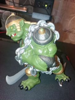 Фигурка зеленого монстра