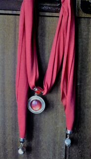 Кулон на шею на ткани