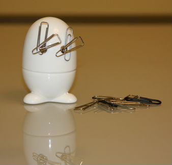 Канцтовары: скотч, подставка для скрепок