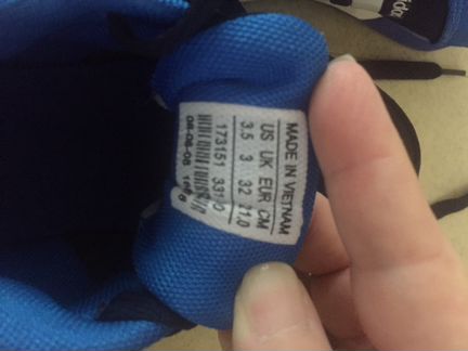 Крассовки детские новые adidas. Размер 32