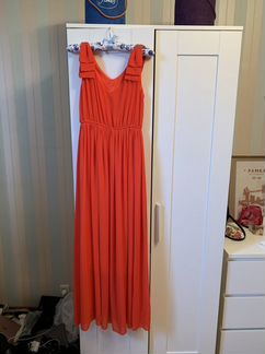 Красное платье