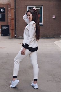 Трикотажный спортивный костюм