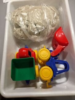 Кинетический песок с машинками в упаковке