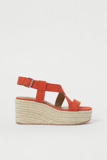 Босоножки на танкетке