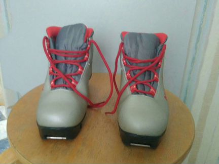 Лыжные ботинки размер 35