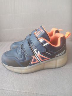 Кроссовки светящиеся с роликом